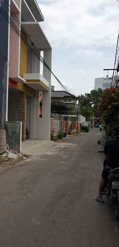 dijual rumah jl mt haryono gang 8 no