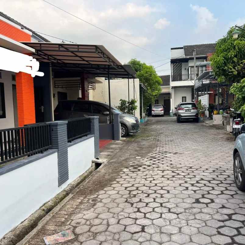 dijual rumah jl pleret