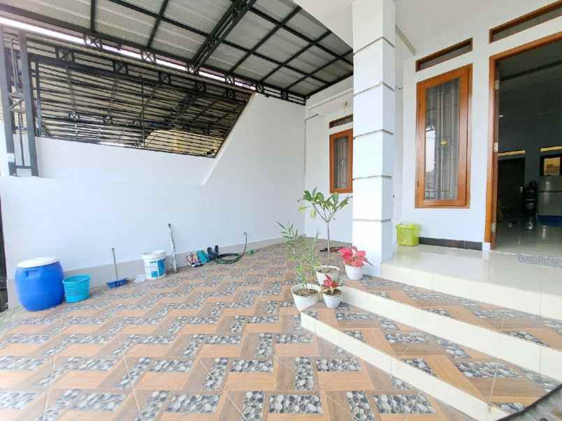 dijual rumah jl raya kodau