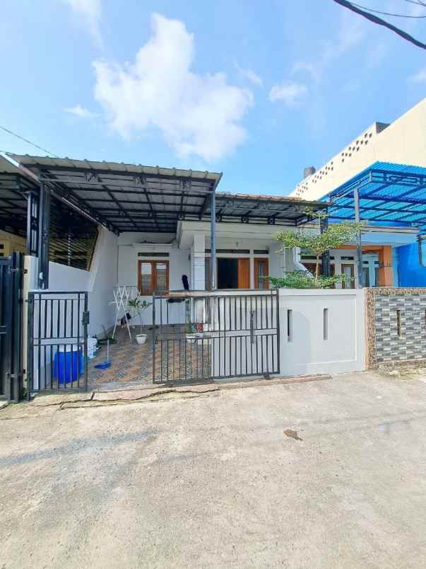 dijual rumah jl raya kodau