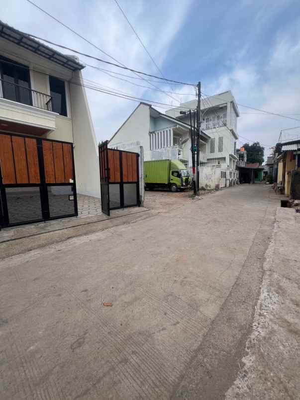 dijual rumah jl raya kodau jatikramat