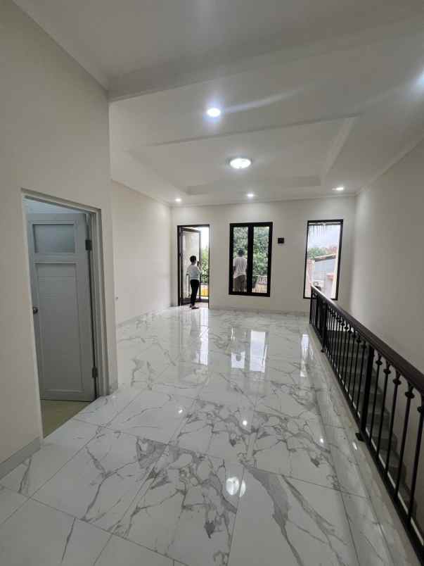 dijual rumah jl raya kodau jatikramat