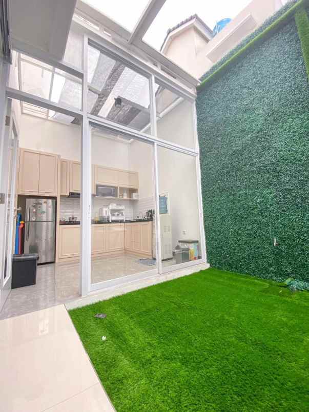 dijual rumah jl raya mustika sari