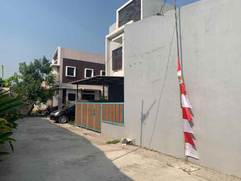 dijual rumah jl raya pilar cikarang