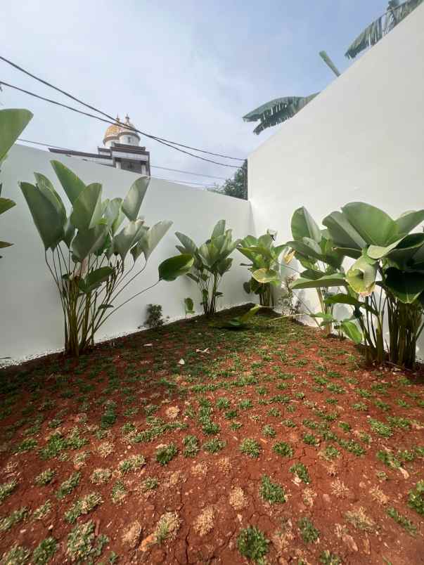 dijual rumah jl raya ratna jatibening