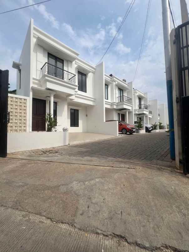 dijual rumah jl raya ratna jatibening