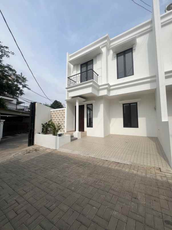 dijual rumah jl raya ratna jatibening