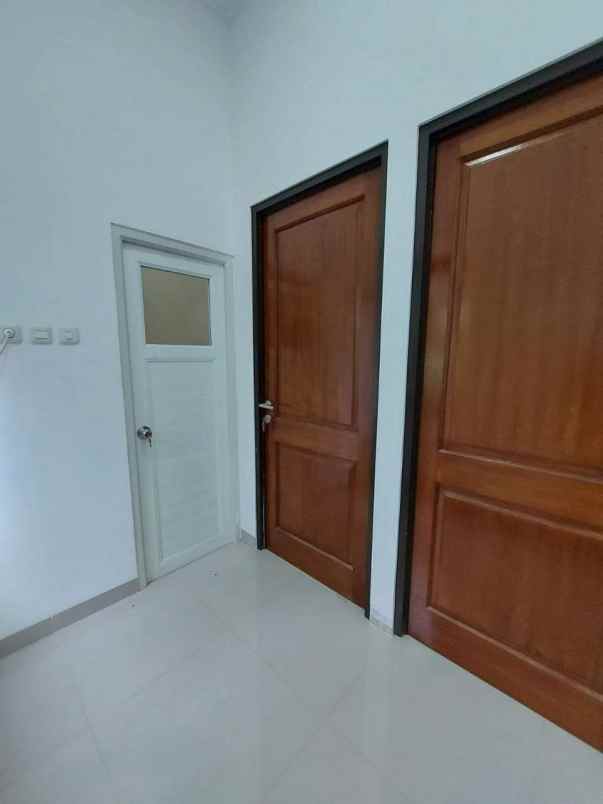 dijual rumah jl salak