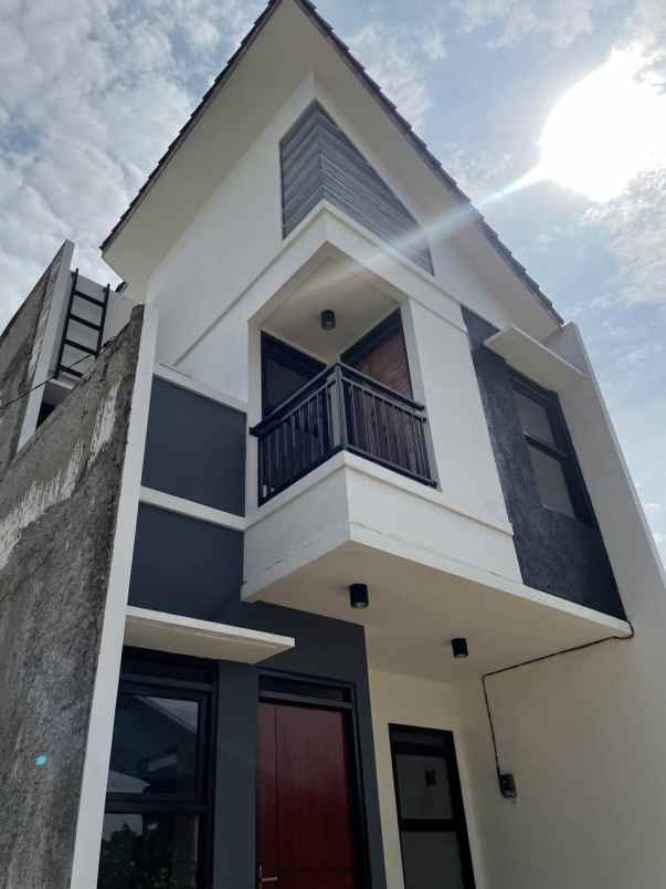 dijual rumah jl simpati rt 03 05 cilame