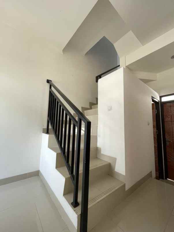 dijual rumah jl simpati rt 03 05 cilame