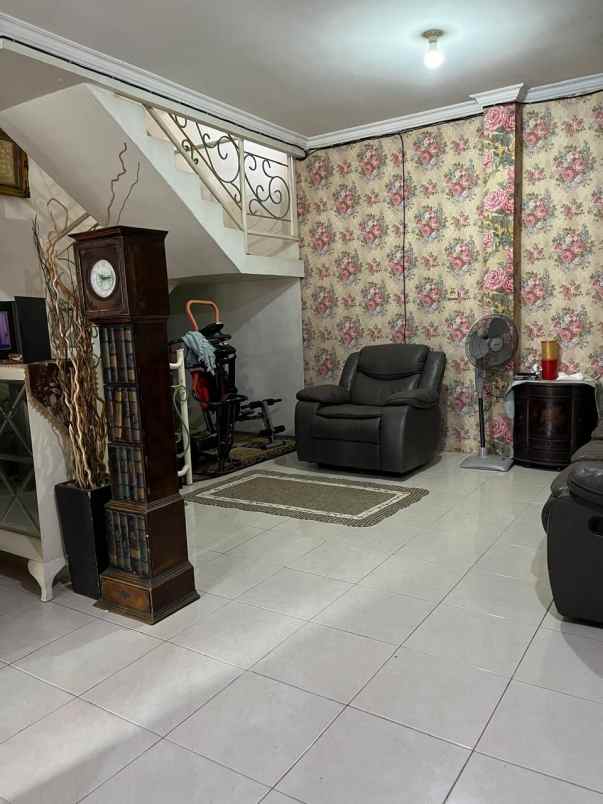 dijual rumah jl soekarno hatta