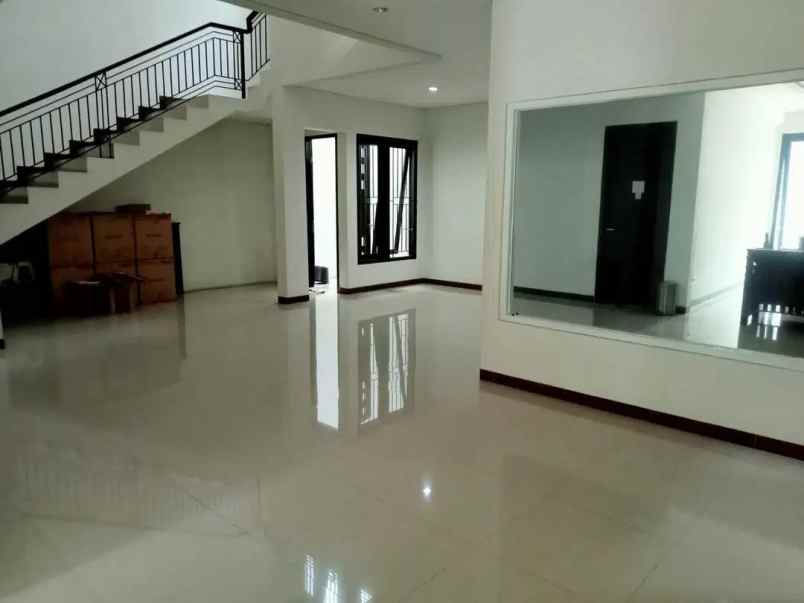 dijual rumah jl taman laguna cibubur