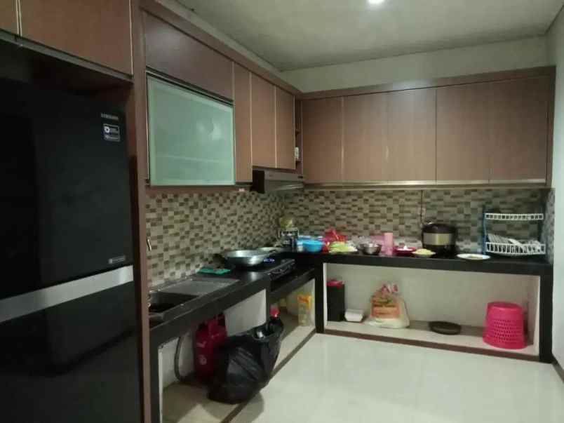 dijual rumah jl taman laguna cibubur