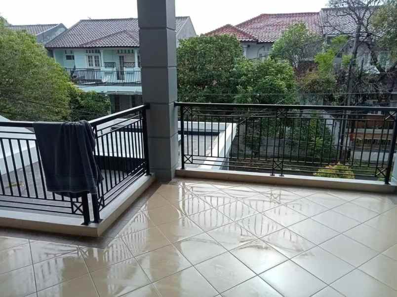 dijual rumah jl taman laguna cibubur