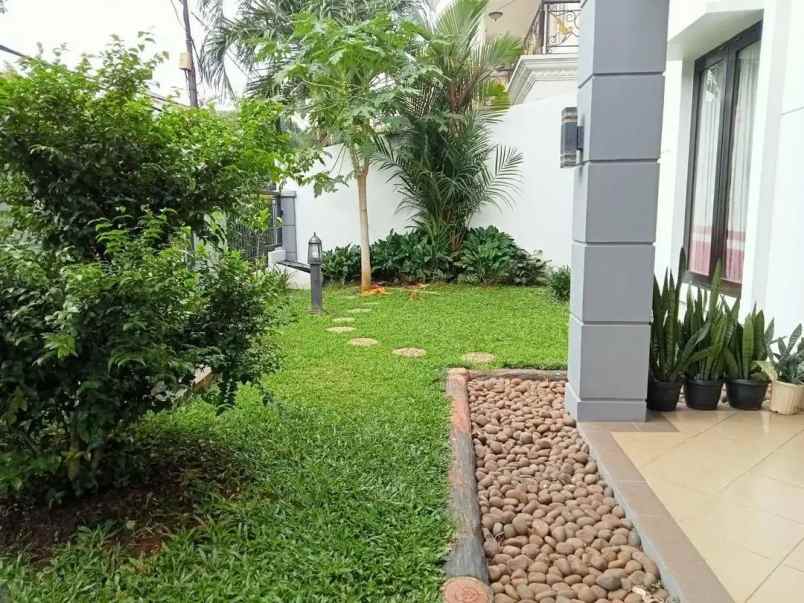 dijual rumah jl taman laguna cibubur