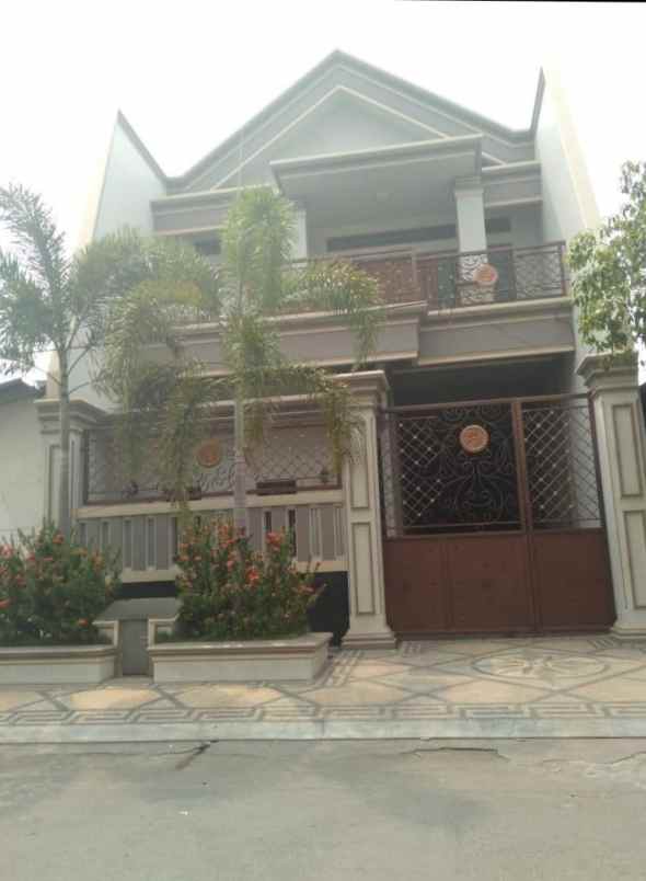 dijual rumah jl tuban