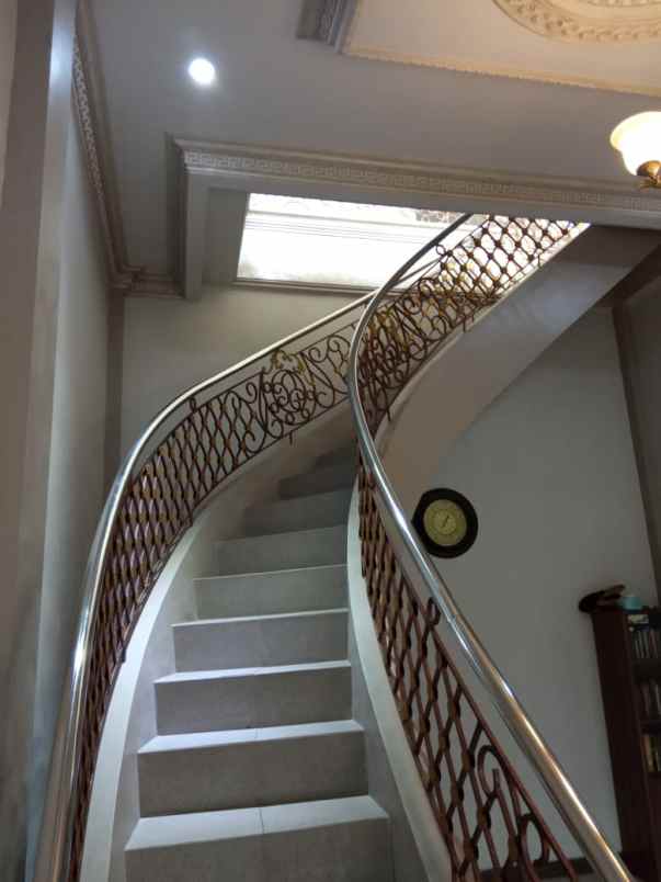 dijual rumah jl tuban