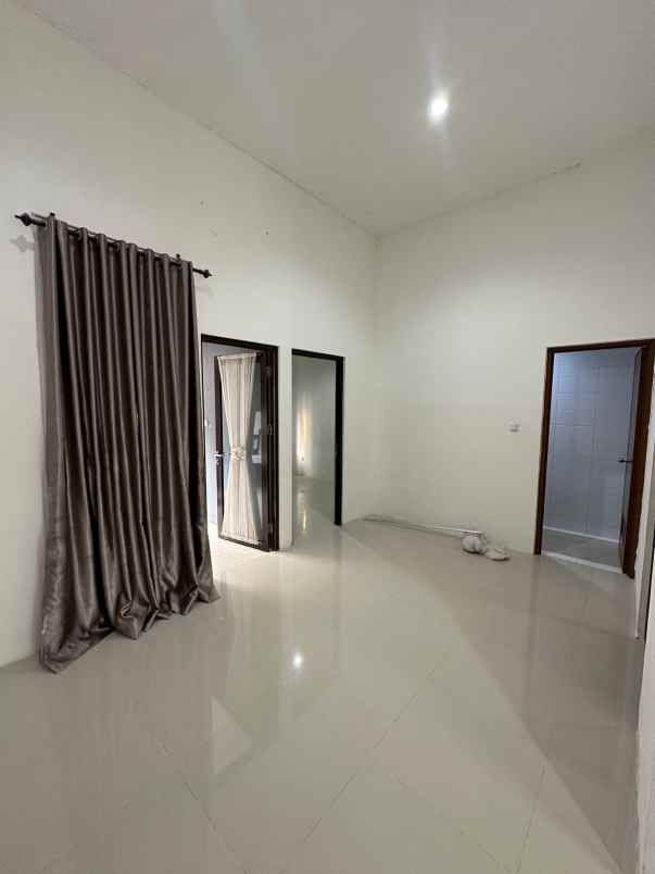 dijual rumah jln raya bojongsari sawangan