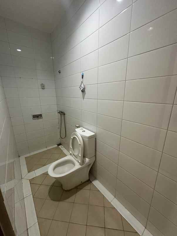 dijual rumah jln raya bojongsari sawangan