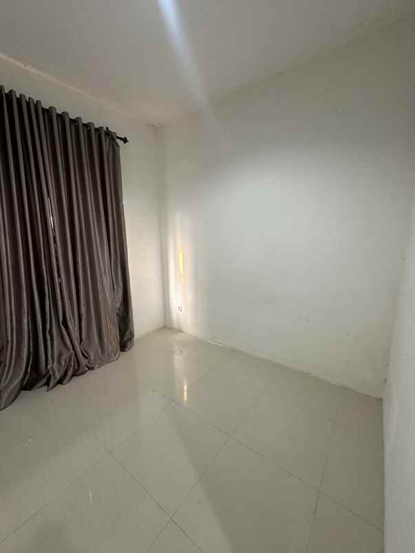 dijual rumah jln raya bojongsari sawangan