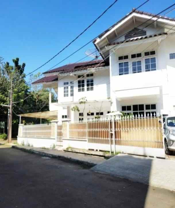 dijual rumah jln taman cirendeu permai