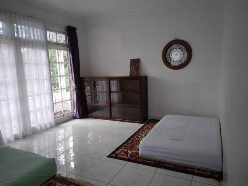 dijual rumah jln taman cirendeu permai