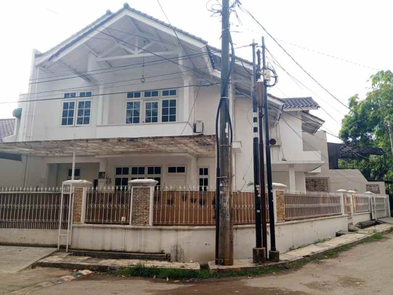 dijual rumah jln taman cirendeu permai