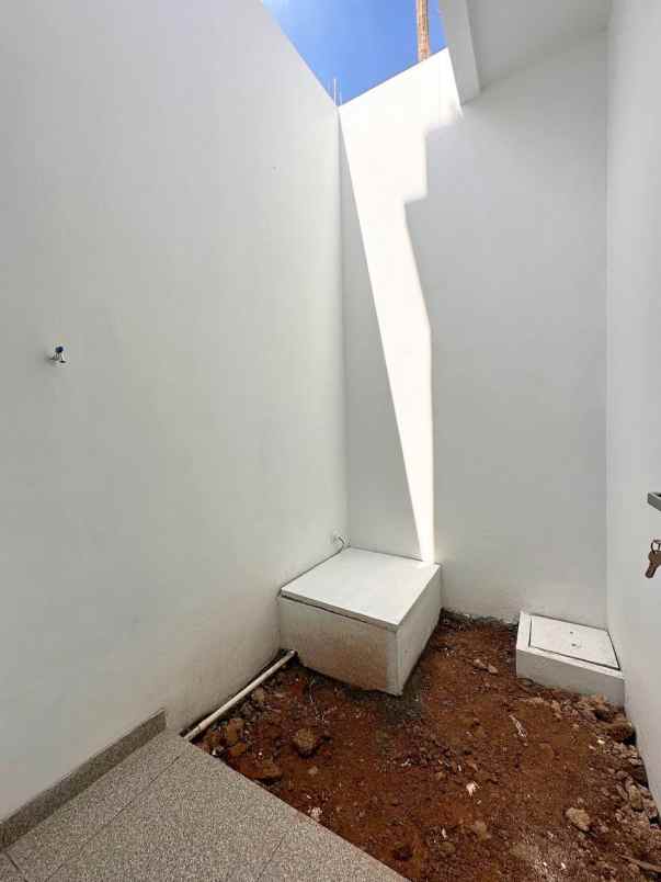 dijual rumah kalisari