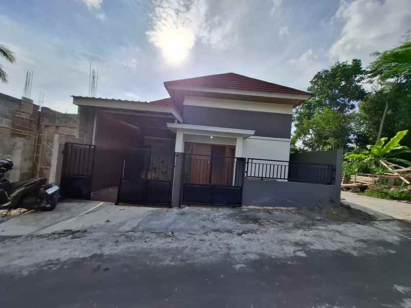 dijual rumah kaliurang km 13