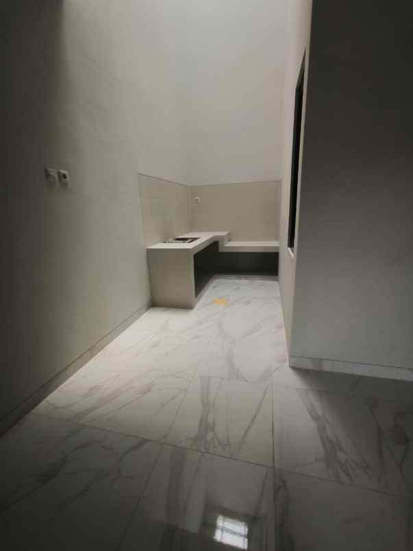 dijual rumah karang asem