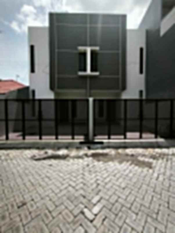 dijual rumah karang asem