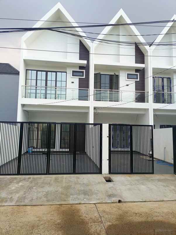 dijual rumah kav dki meruya utara jakbar