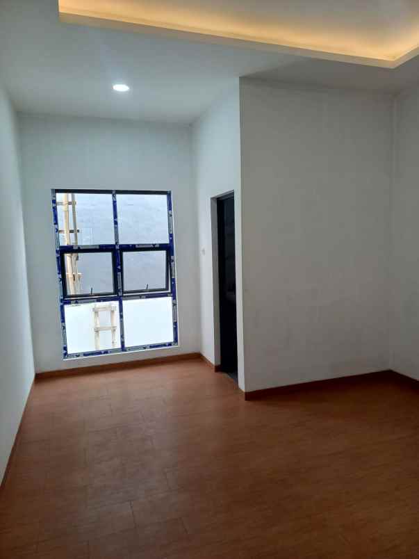 dijual rumah kav dki meruya utara jakbar