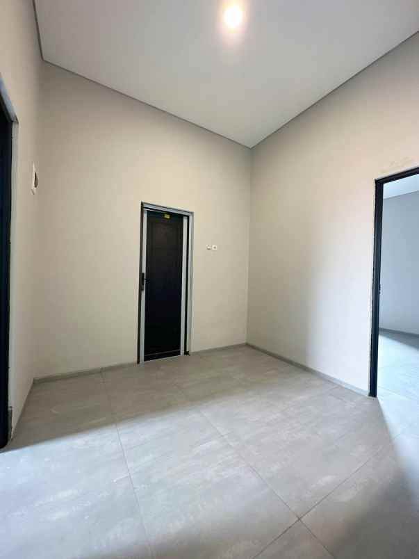 dijual rumah kayu putih