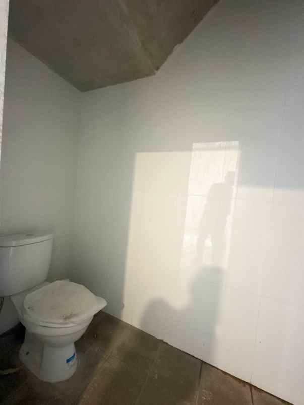 dijual rumah kayu putih