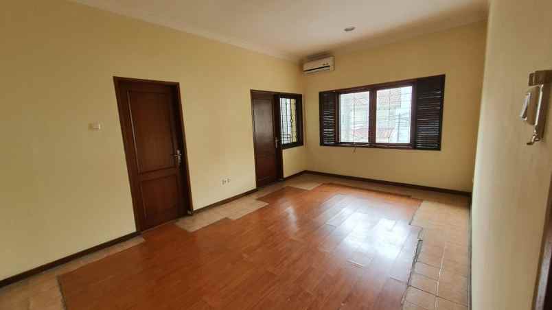 dijual rumah kebayoran lama utara kec