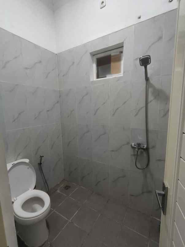 dijual rumah kelapa dua