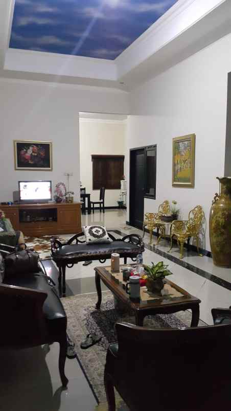 dijual rumah kendang sari rumah induk