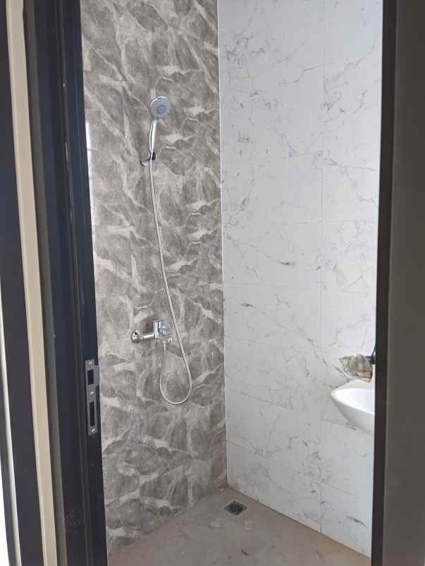 dijual rumah ketintang baru