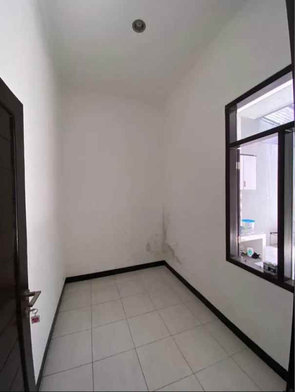 dijual rumah komp cihanjuang dekat taman kupu