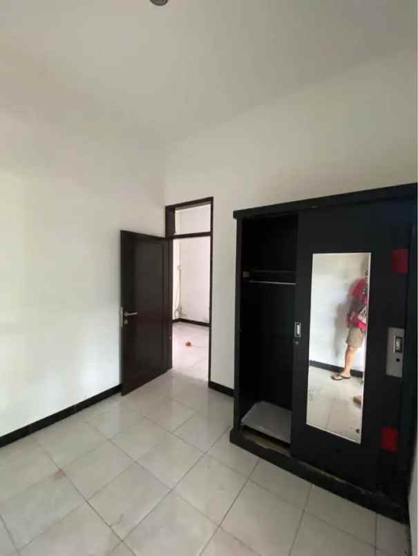 dijual rumah komp cihanjuang dekat taman kupu