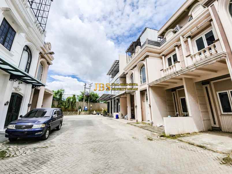 dijual rumah komplek cemara asri