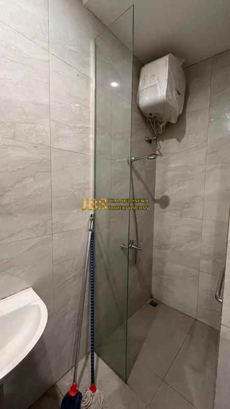 dijual rumah komplek citraland gama city