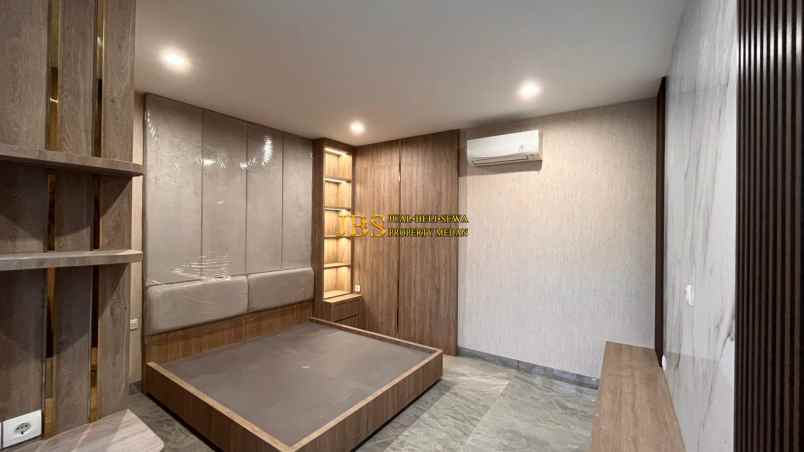 dijual rumah komplek citraland gama city