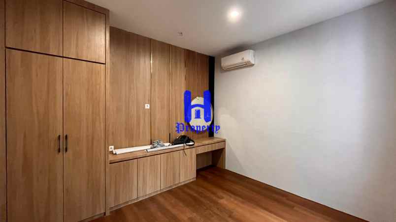 dijual rumah komplek citraland gama city