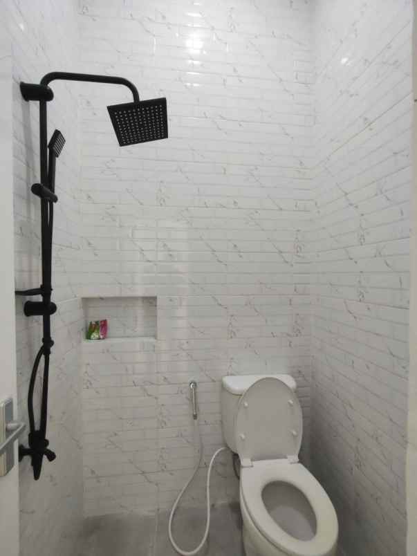 dijual rumah komplek kembang