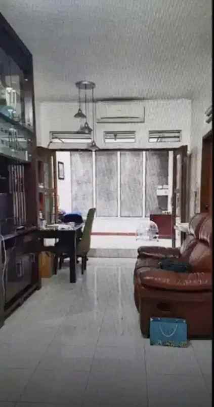 dijual rumah komplek pondok kelapa