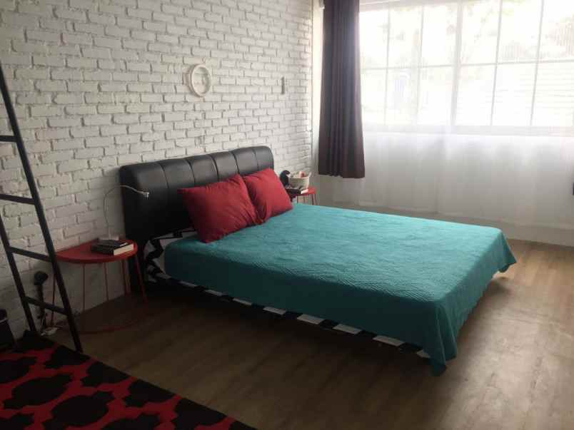 dijual rumah komplek sariwangi