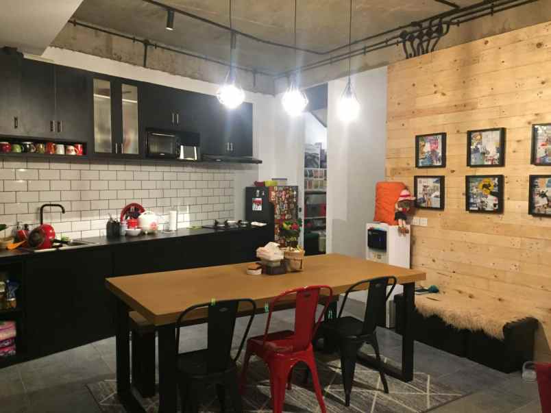 dijual rumah komplek sariwangi