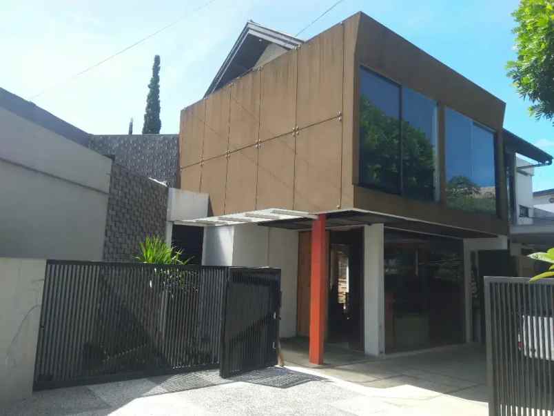 dijual rumah komplek surya setra